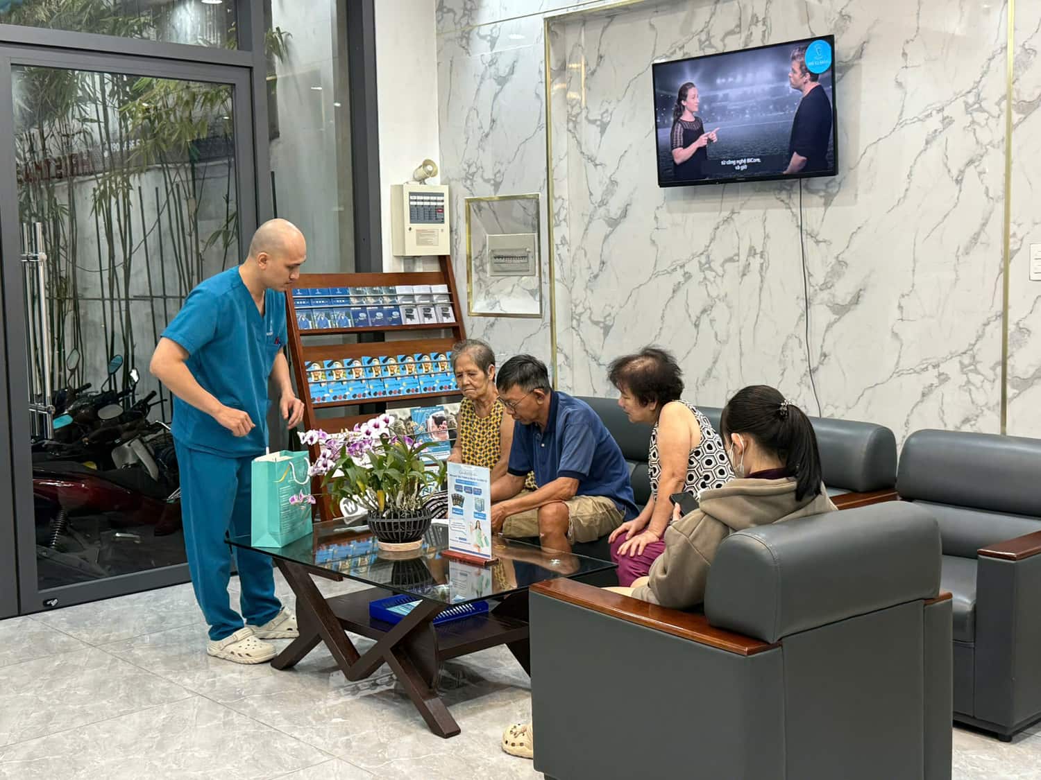 khách hàng liên hệ thử máy tại trợ thính an khang tp hồ chí minh