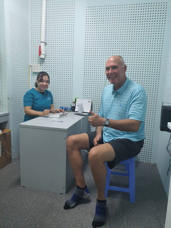 Khách nước ngoài đo thính lực, nhĩ lượng tại Trợ thính An Khang Khánh Hòa